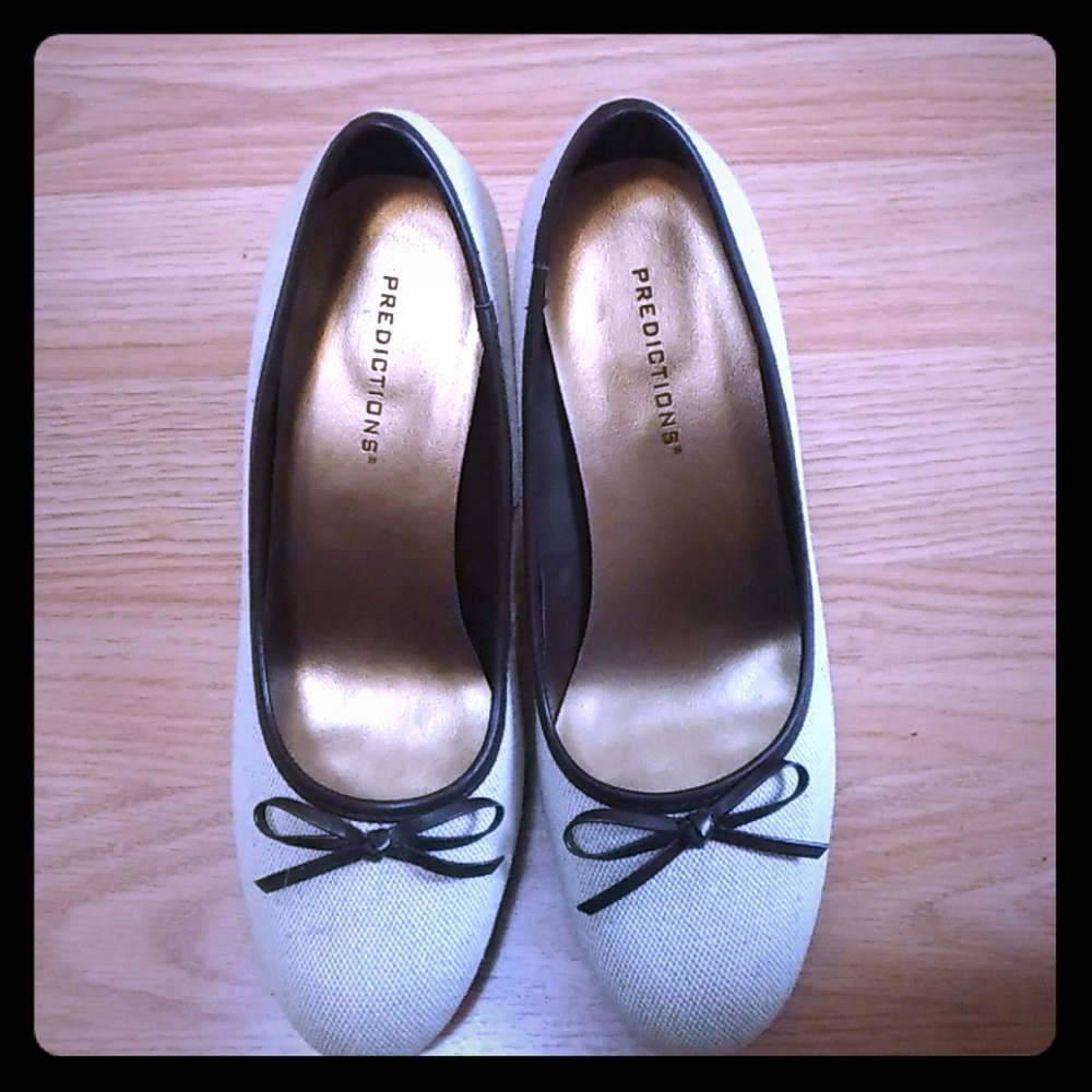 Bow-tie High heel shoe